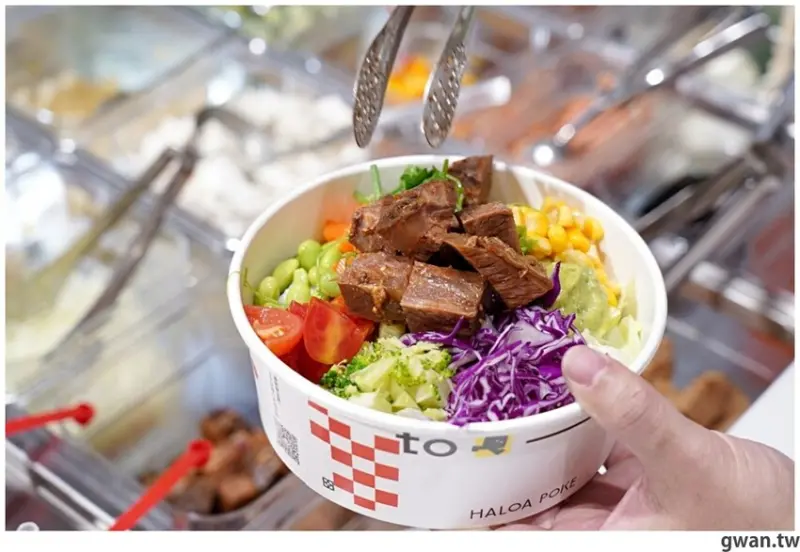 台中市西屯區超人氣夏威夷拌飯來台中！20多種配料任你搭，還有台中限定口味~