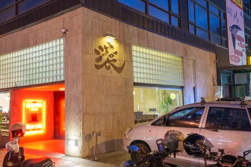 新竹縣竹北市新竹人氣鍋物 滾滾風居 ｜超澎湃海味搭軟嫩極上和牛 竹北聚會餐廳好選擇 · 算命的說我很愛吃