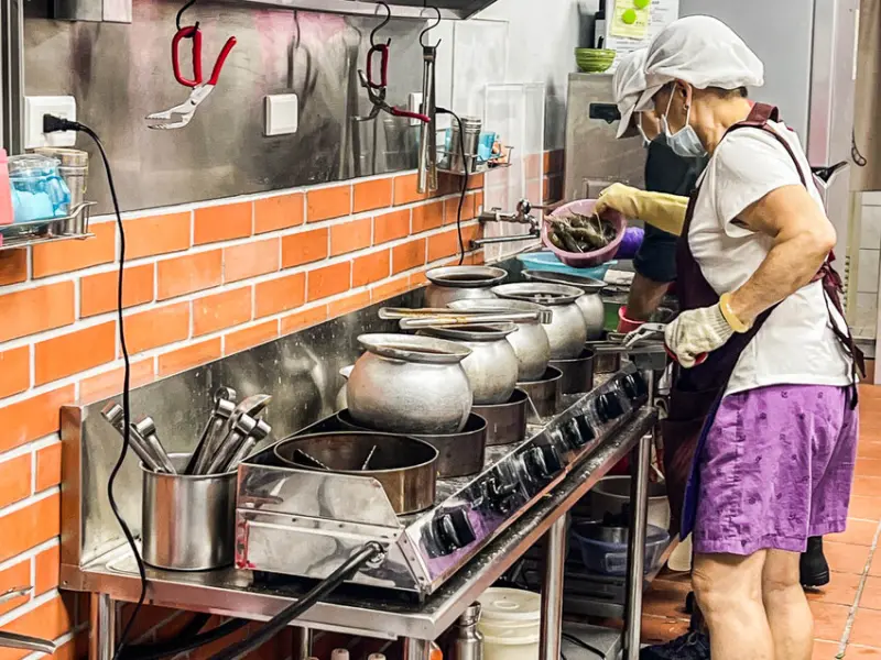 新北市中和區中和景安活蝦之家｜來晚吃不到！每天都被清空水槽的超狂活蝦之家