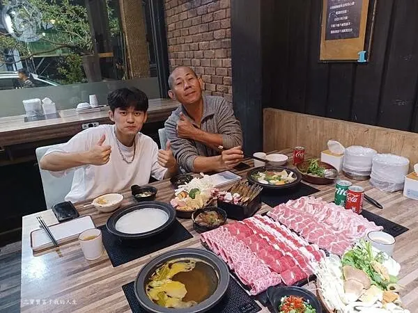 嘉義市東區嘉義美食 嘉義火鍋吃到飽推薦【肉食主義】精緻鍋物 鮮美食材豐富湯頭 自助吧蔬菜火鍋料及飲料冰品無限暢飲 超划算