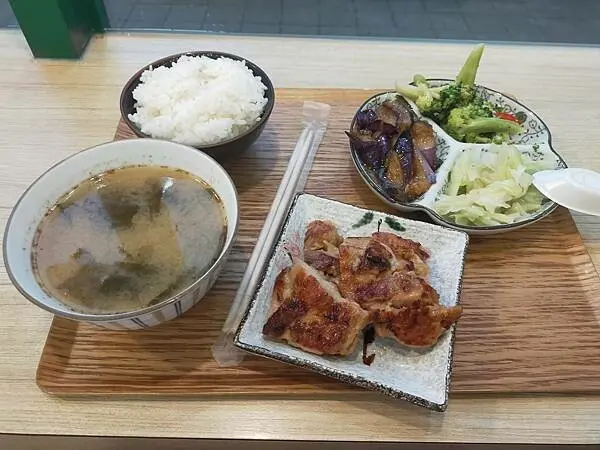 新北三峽向陽冬瓜肉飯~天然~健康~美味~乾淨~舒適的五大訴求~少油~少鹽~經營顧客的健康~