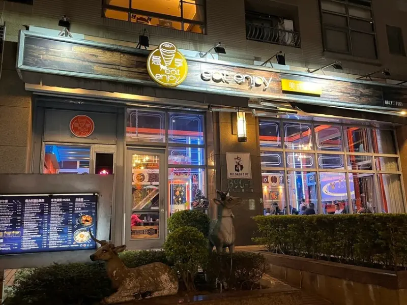 【林口美食】聚餐首選!寵物友善!【Eatenjoy意享美式廚房林口三井店】義大利麵燉飯漢堡通通有!招牌千層蛋糕不能錯過!