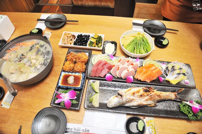 猛 海鮮燒烤番屋！傳說中的生猛海鮮料理，在台中市區重現，鮮蚵、蛤蜊、風螺三寶再現，各式夢幻料理，還有驚艷的隱藏菜單！