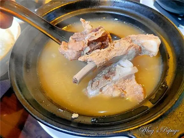 南機場夜市小吃，萬中肉骨茶，台灣人的肉骨茶，肉骨茶火鍋，滷肉飯，龍口市場美食。