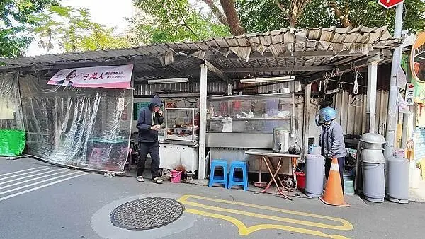 台北市萬華區阿隆麵攤｜台北最強的隱藏版滷肉飯，比名店還要厲害