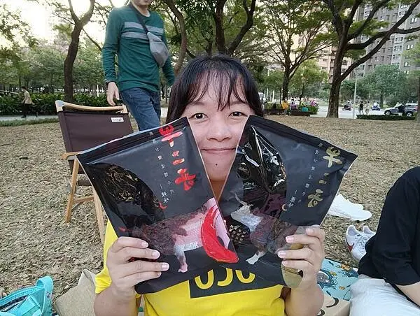 桃園市中壢區適合全家人一起吃的追劇零食是什麼？【牛二哥溫體牛牛肉乾】讓人感受牛肉乾的更高境界！辦公室零嘴不可或缺