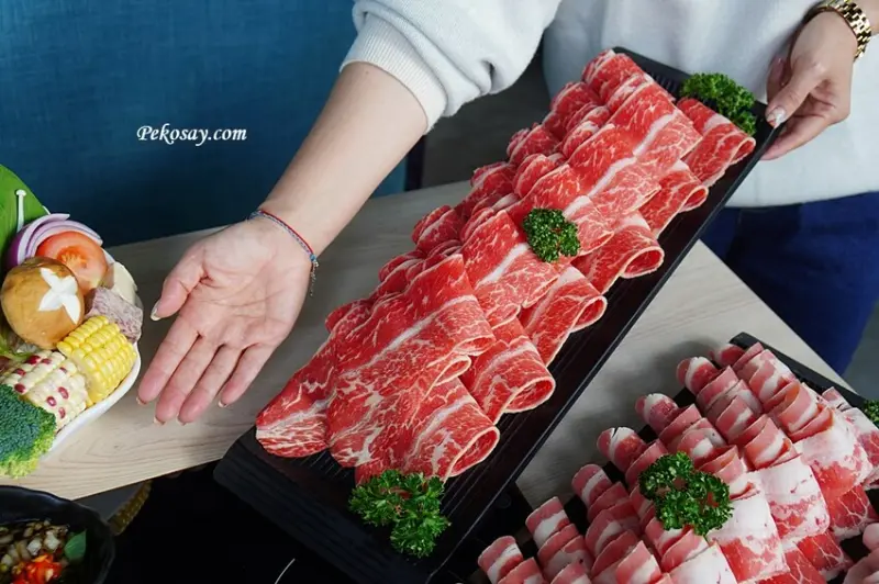肉控鍋奴請收下！重量級肉盤讓你吃到嘴酸，寵物友善狗狗也有免費美福肉肉餐｜真鮮海鮮和牛鍋物
