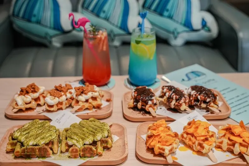 高雄市鳳山區高雄美食｜韓式可頌現點現做 奶香味十足有甜有鹹口味超多種/下午茶必吃鯨鬆餅 Croffle-鳳山青年店