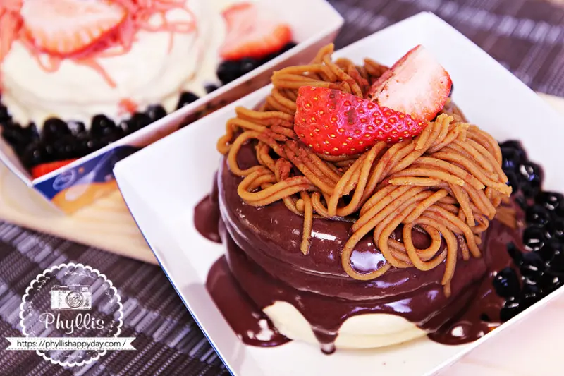 『王子神谷（台南民族總店）』草莓季必吃｜超人氣日式草莓舒芙蕾｜季節限定售完為止｜草莓蒙布朗舒芙蕾、唐揚雞熟成咖哩飯、麻辣牛熟成咖哩飯｜台南美食甜點鹹食一次滿足！ - 相片中的菲莉絲