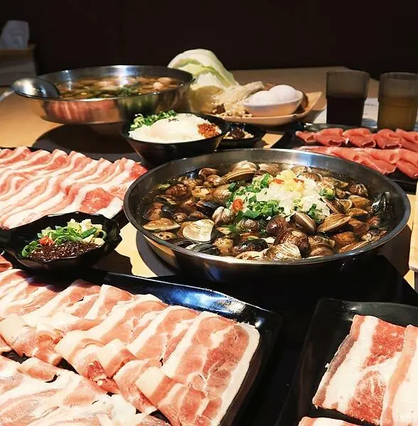 【美食】台中最浮誇爆料極鮮海鮮鍋－菁饌海鮮涮涮鍋Ching Chuan Hot Pot | Taichung（台中北屯美食 / 台中必吃 / 菁饌火鍋菜單）