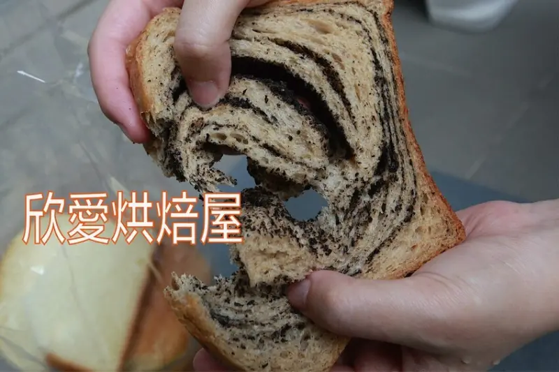 台南市東區吃。台南｜東區。「 欣愛烘焙屋」隱身在巷弄裡吐司專賣店，採用老麵糰跟湯種方式製作各種口味吐司「 欣愛烘