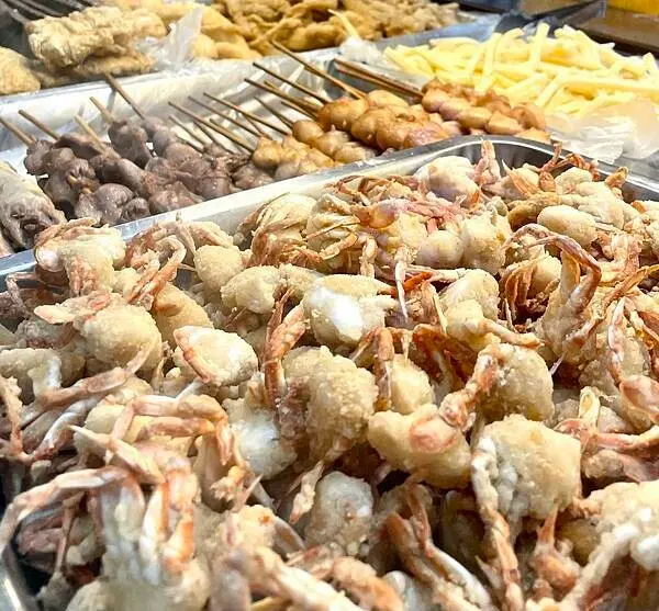 桃園市桃園區桃園-60種以上品項，脆皮(傳統)雙口感雞排，獨家臭豆腐薯條-大三元鹹酥雞