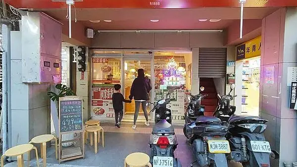 新北市中和區何家香香麻辣鴛鴦鍋｜不分平假日499+10%麻辣火鍋吃到飽，食材新鮮湯頭好喝