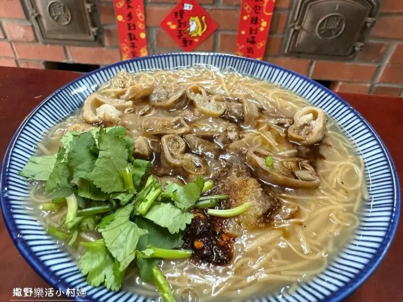 誤打誤撞的平民美食【轉角大腸麵線】滷得夠味入口滑順｜宜蘭頭城小吃推薦