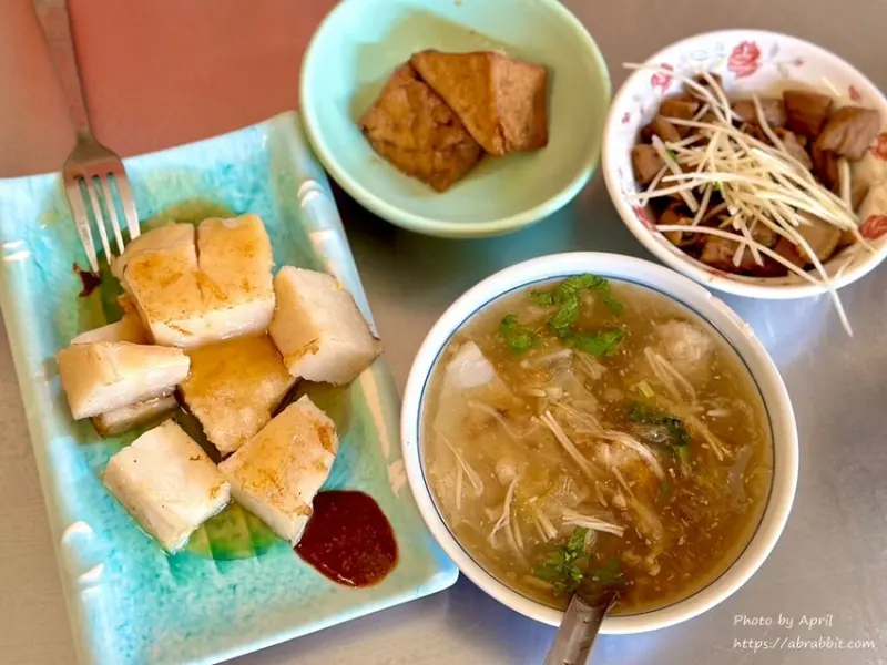 台中市北區阿彬古早味菜頭粿、肉羹-低調到不行，在地人激推的菜頭粿和肉羹