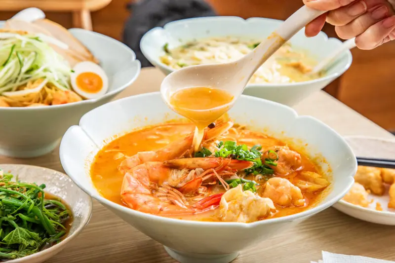 新開幕台灣首發！大火爆炒鑊氣十足極鮮蝦拉麵