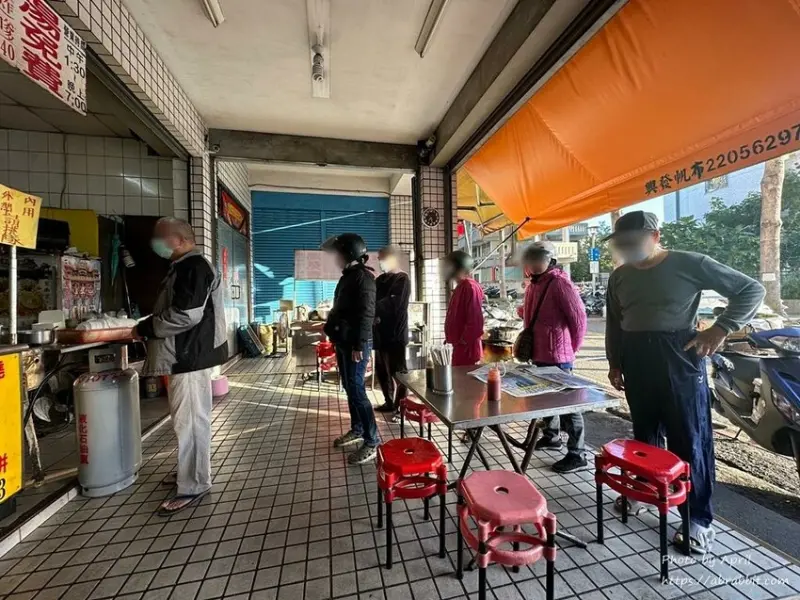 台中市北屯區北屯蛋餅-想吃蛋餅先排隊再說，蛋餅只要25元。