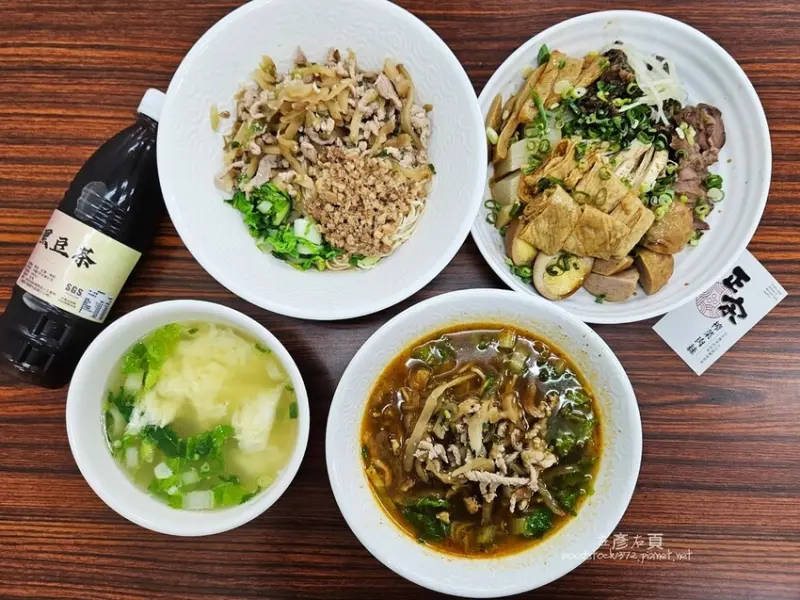 台南東區《正宗榨菜肉絲麵–東區直營店》現點現炒榨菜肉絲麵 鹹香微辣一吃上癮｜推薦滷味必點｜菜單
