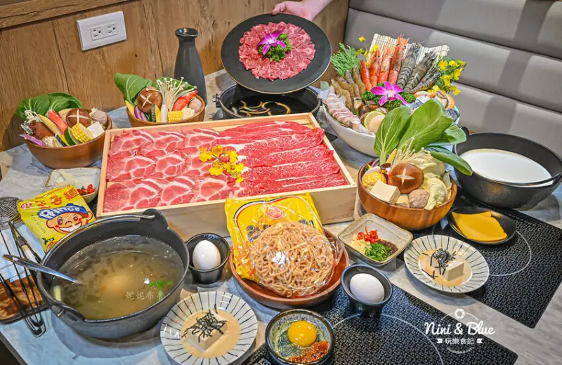 台中新開火鍋店，推薦2人海陸套餐、限量手切熟成霜降牛、