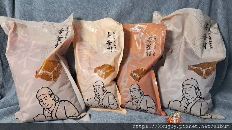 辛釜村|享用辛釜村，就會想想幸福村|麻辣臭豆腐|匠心獨具的發酵工法，聞起來臭、吃起來香|麻辣鴨血|家傳鴨血獨門製作祕法，清，沖，揉，醃，烹|多層次口感