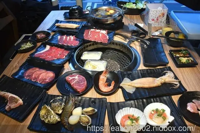 桃園燒肉吃到飽餐廳推薦 | 伍將日式燒肉火鍋吃到飽-南崁店 最低只要NT$698 就可以享受精緻燒肉、火鍋自助吧、飲料吧、冰淇淋吧（Cold Stone、卡比索）、甜點櫃、熟食區、啤酒暢飲 無限量供應