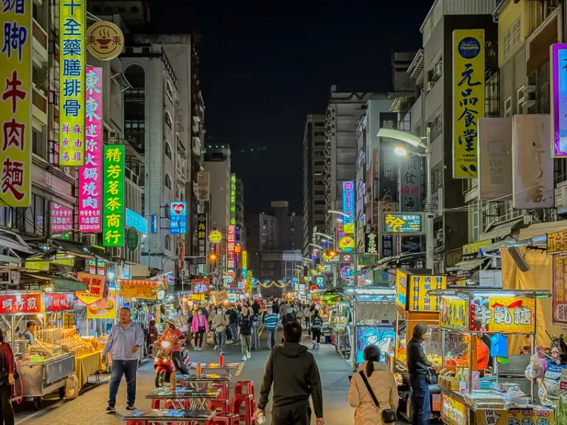 高雄市新興區六合夜市 – 光頭老闆鐵板炒飯