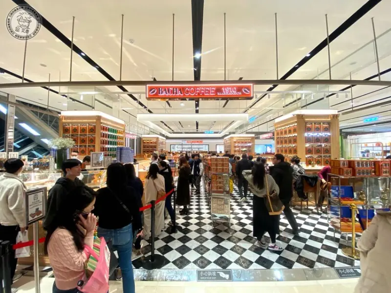 台北市信義區【 台北BachaCoffee 】新加坡知名Bacha Coffee進駐台北信義區囉！每天限量好吃的可頌和好喝的咖啡絕對是排