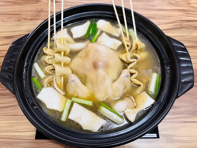 【韓雞雞–江原道-宗음식 韓吃一隻雞 微風信義店】全台最強韓吃一隻雞始祖，海量海鮮多到吃不完，吃爆多款韓式流行特色小菜！