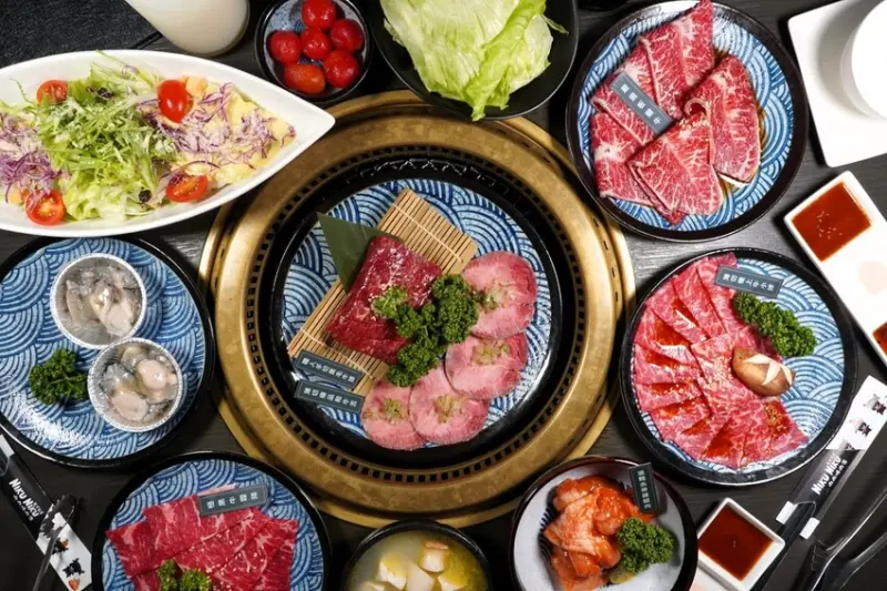 台中美食｜NikuNiku肉肉燒肉朝馬店 帶毛小孩來吃霸王餐 想吃肉就來這 台中燒肉推薦