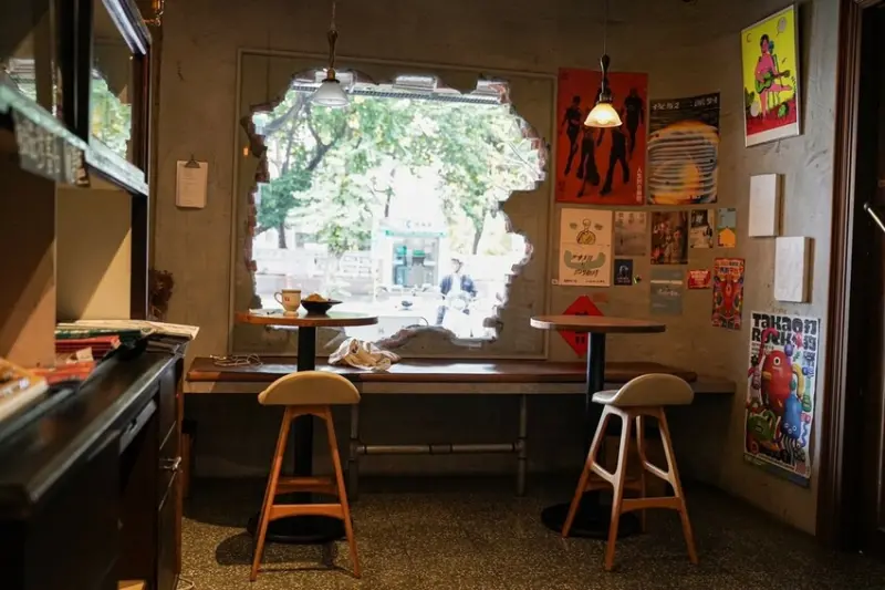 高雄市鼓山區高雄首家日本正統蛋包飯超好吃 一刀劃下滑嫩又療癒/蝸居咖啡 Sojourner.Cafe (一人廚房）