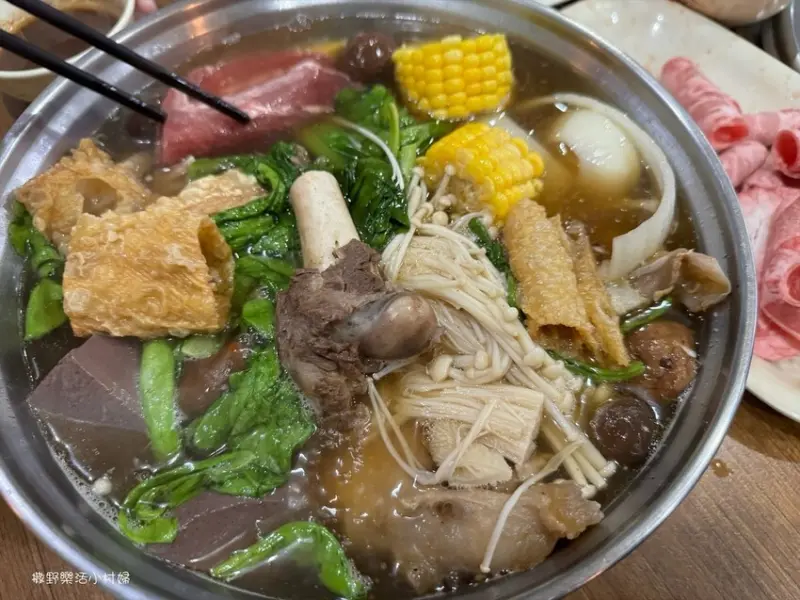 宜蘭唯一羊肉爐吃到飽【李家莊羊肉爐】冰箱食材任你拿，還有羊肋排、羊腳筋、羊大骨，用餐時間要訂位｜羅東美食