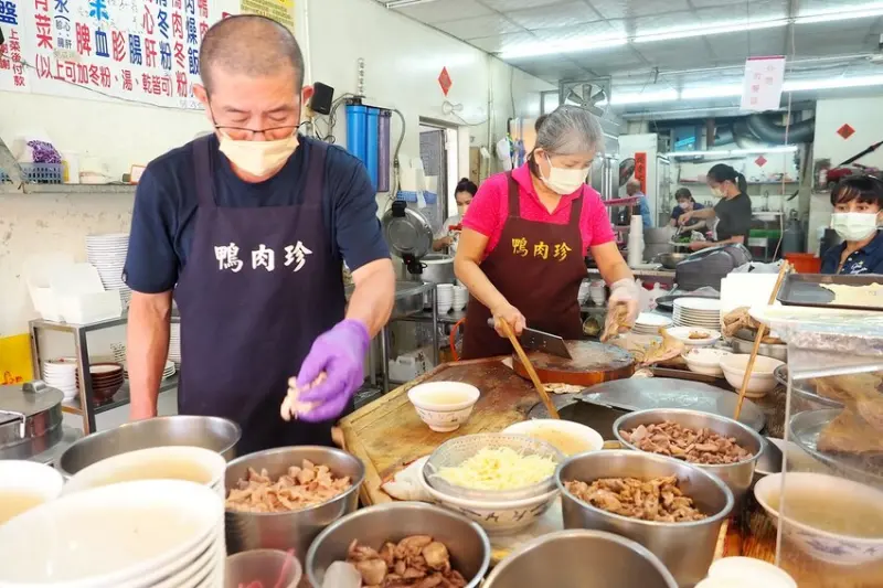 米其林必比登推薦.飄香六十五年的鴨肉專賣店.排隊銅板美食♥鴨肉珍♥高雄鹽埕區小吃推薦