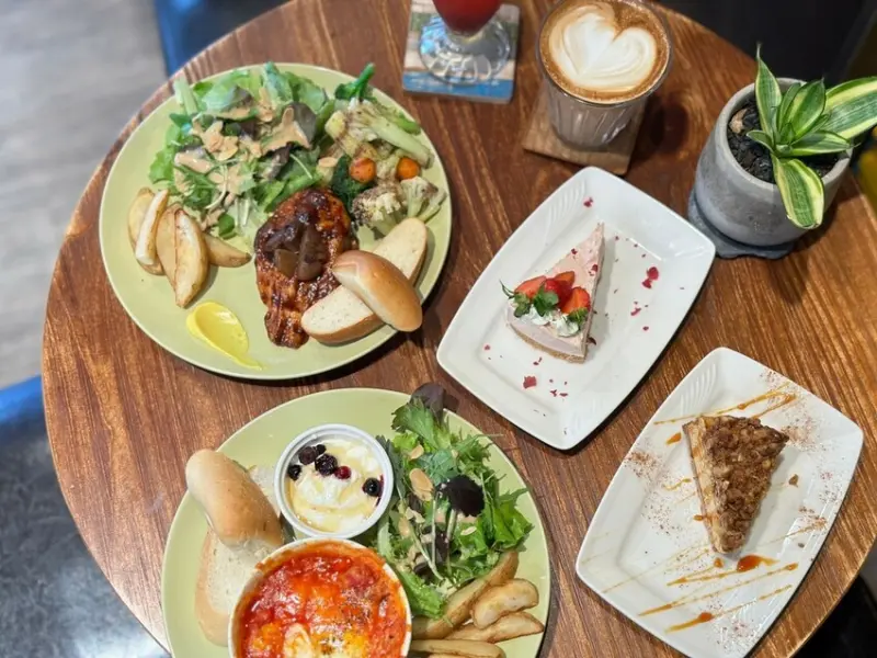 【大同區咖啡廳推薦】跳舞蘭咖啡Dancing Orchid Cafe：80年台北老屋咖啡館/不限時/有插座/大稻埕老宅咖啡廳推薦/大稻埕美食推薦