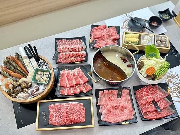 台北市大安區[東區美食] 極鶴和牛鍋物(旗艦店) 台北最頂級「和牛吃到飽」日本A5和牛/F1國產牛！#大安區忠孝敦化美食 @蛋