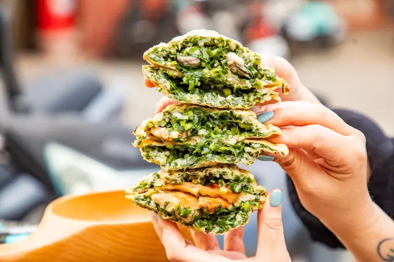 苗栗縣後龍鎮廟口古早味蚵嗲｜韭菜炸裂！塞到完全沒空隙的古早味蚵嗲