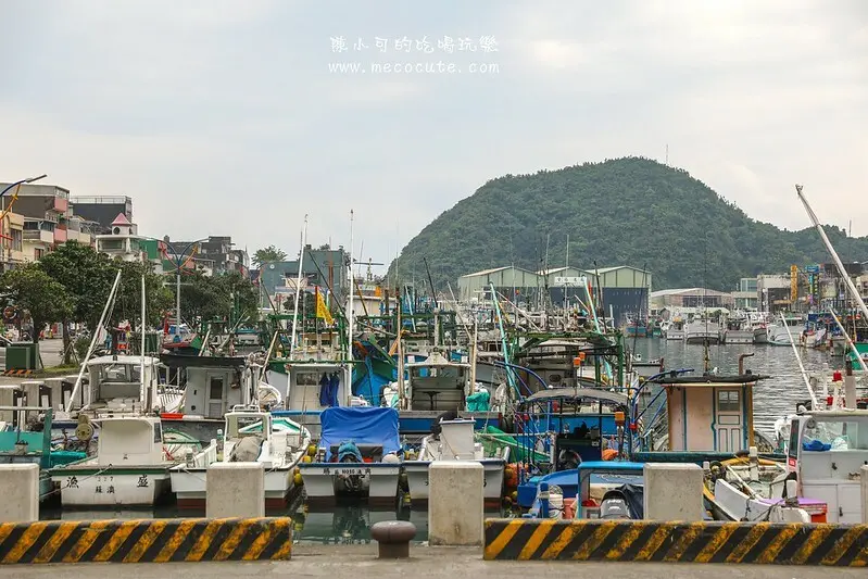 宜蘭縣蘇澳鎮超隱密的巷弄竟然有熱門的伴手禮店，想吃什麼都秤重量，在地人推魷魚絲必買