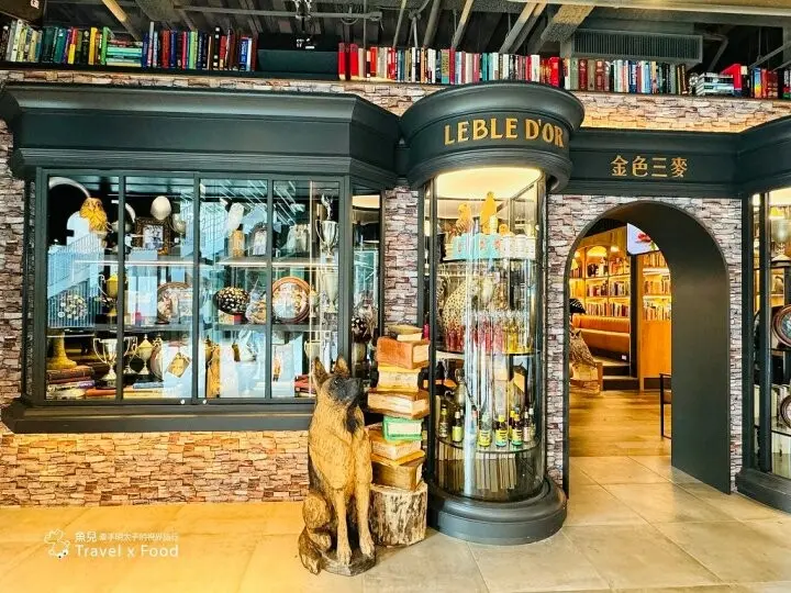 全台唯一可以用餐的圖書館！！會飛的書，會動的畫，在霍格華茲的魔法空間發揮想像力！金色三麥（桃園藝文店） @魚兒 x 牽手明太子的「視」界旅行