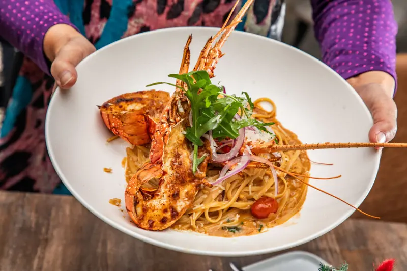 桃園市大園區Angle 371 西餐廳｜給整尾龍蝦的義大利麵竟然不用400元！新開幕高質感庭院西餐廳