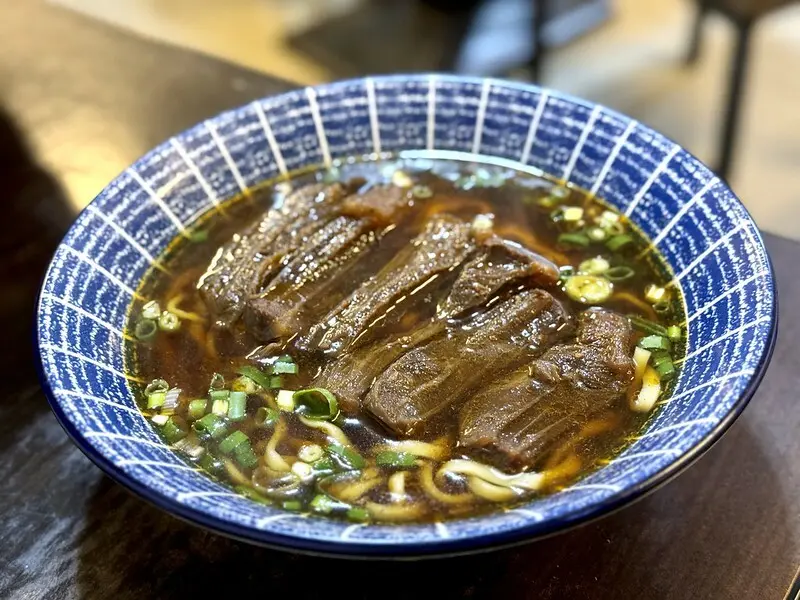 桃園市中壢區桃園美食｜一南村 眷村牛肉麵 ，意外的在地小店，樸實的美味。（楊梅美食/埔心美食）
