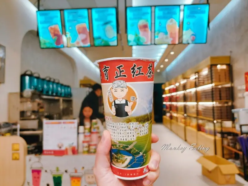 【南投美食】育正紅茶│日月潭伊達邵商圈好喝飲料，阿薩姆紅茶、紅玉紅茶免費加珍珠。紅茶蛋捲禮盒推薦 - 貪吃猴的幻想