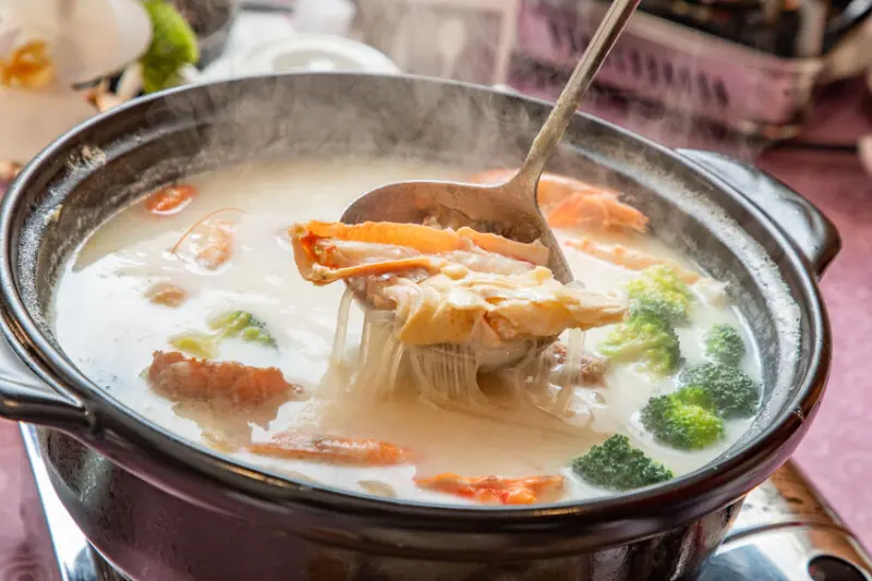 台北市萬華區凱達大飯店家宴中餐廳｜破底價！海鮮滿滿還有鱈場蟹腳的大火鍋一鍋竟然不到兩千