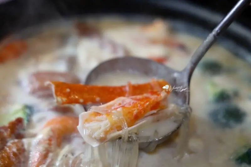 台北市萬華區龍山寺站 | 凱達家宴中餐廳 暖冬鍋物 鱈場海鮮豆漿鍋/小清新椒麻雞