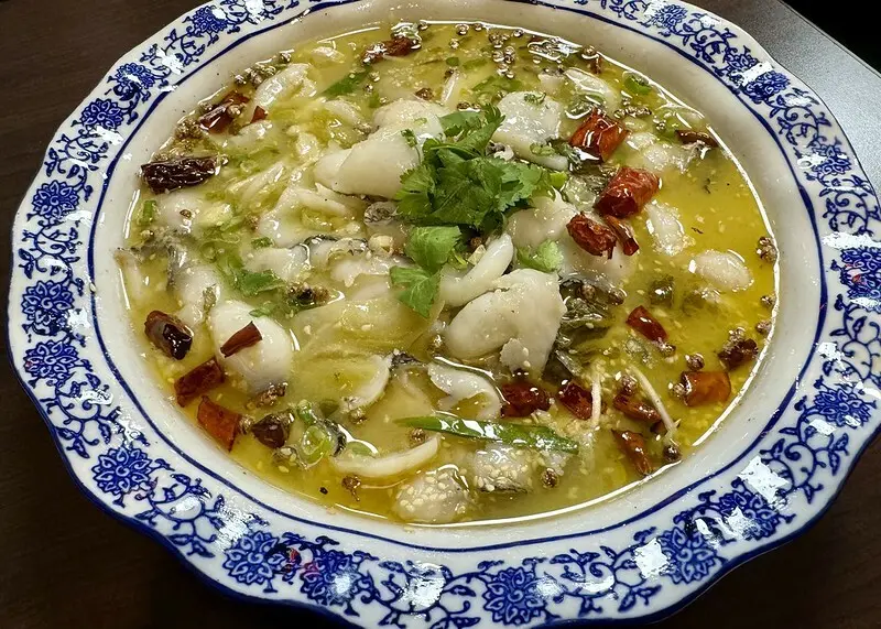 桃園市中壢區桃園美食｜中壢喜愛的川菜店「奇聞川菜館」搬新家了，走進社區，生意變得更好。(中壢美食/中壢在地美味）