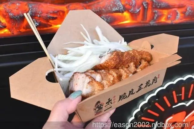 羅東外帶美食 | 太一脆皮五花肉-羅東店 嚴選台灣五花豬肉，獨家醃漬工法，精心爐烤金黃酥脆，四種不同風味佐料，蹦出驚奇脆皮新滋味 -  就是這樣。吃喝玩樂。愛漂亮部落格 - FashionGuide