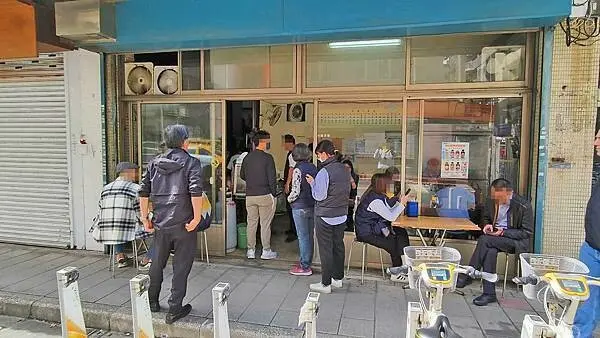 台北市大安區信億小吃店｜台北東區竟然也有３０元肝連湯！這是真的，超便宜銅板小吃店