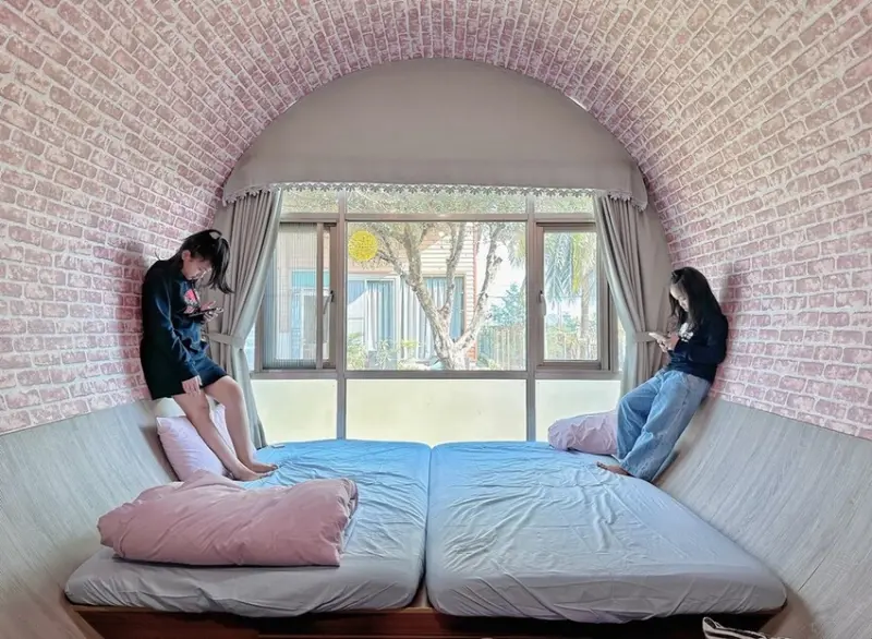 高雄市美濃區高雄住宿/美濃涵園民宿，涵洞星空房，入住涵管造型的房間真特別