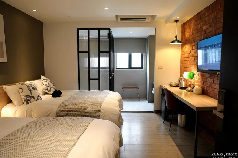 台中市中區一泊三食吃飽飽＋療癒足底按摩紓解全身疲倦 千歲月足體養生工坊住宿按摩｜ 台中東旅（台中火車站住宿 ）