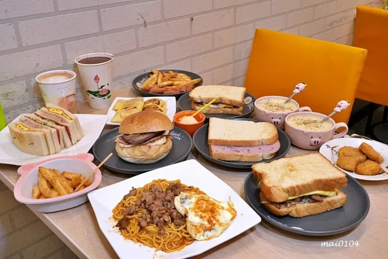 桃園市桃園區桃園美食｜粉紅豬早午餐～大業路上推薦的早午餐、嚴選食材、美味可口，還是寵物友善店家