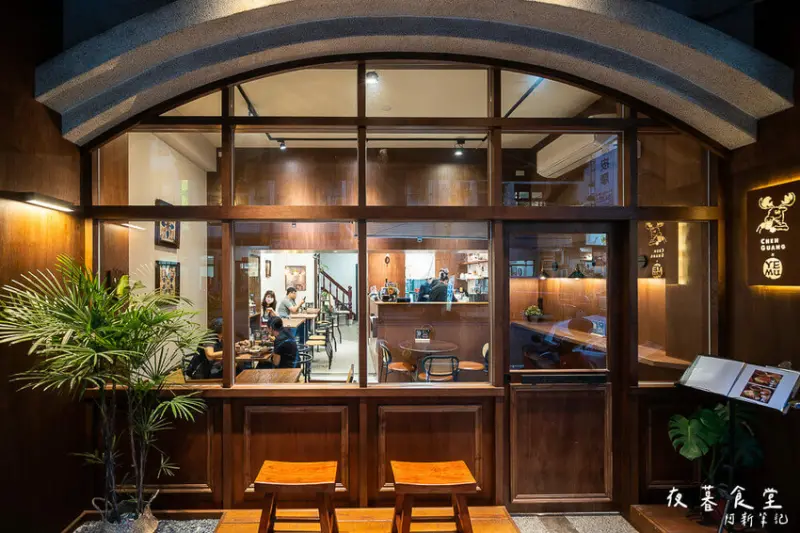 夜暮食堂 | 台中這間大里美食每天只開3.5H！！餐廳氣氛好、餐點美味CP爆高～ | 捲毛阿偉