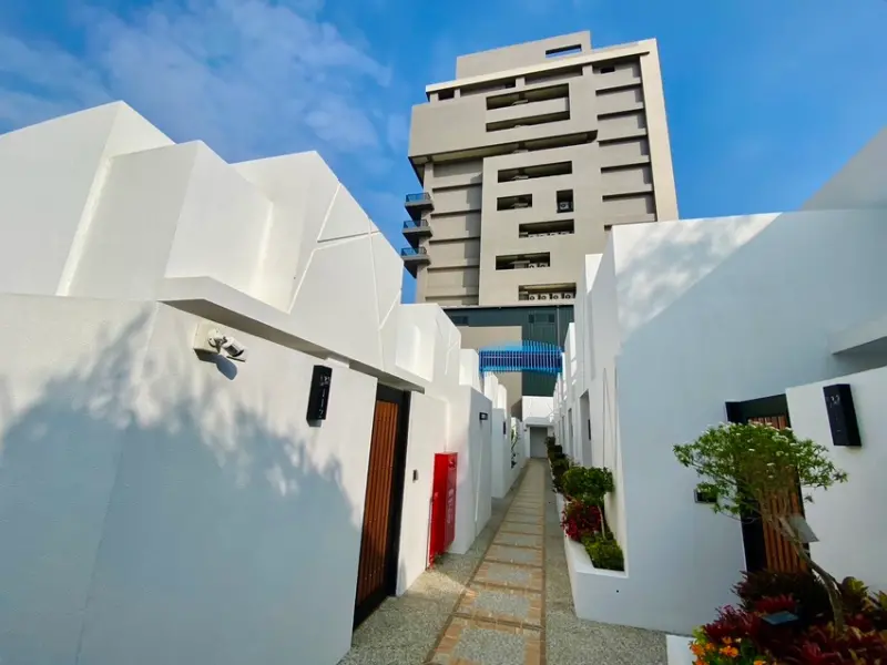 【2024台南住宿推薦】台南永康「晶盈親旅大酒店」新開幕 有親子主題房與希臘風的Villa設計 更有200坪室內兒童遊戲室，讓大小朋友都瘋狂 限時推出「It's Our Turn！」住房